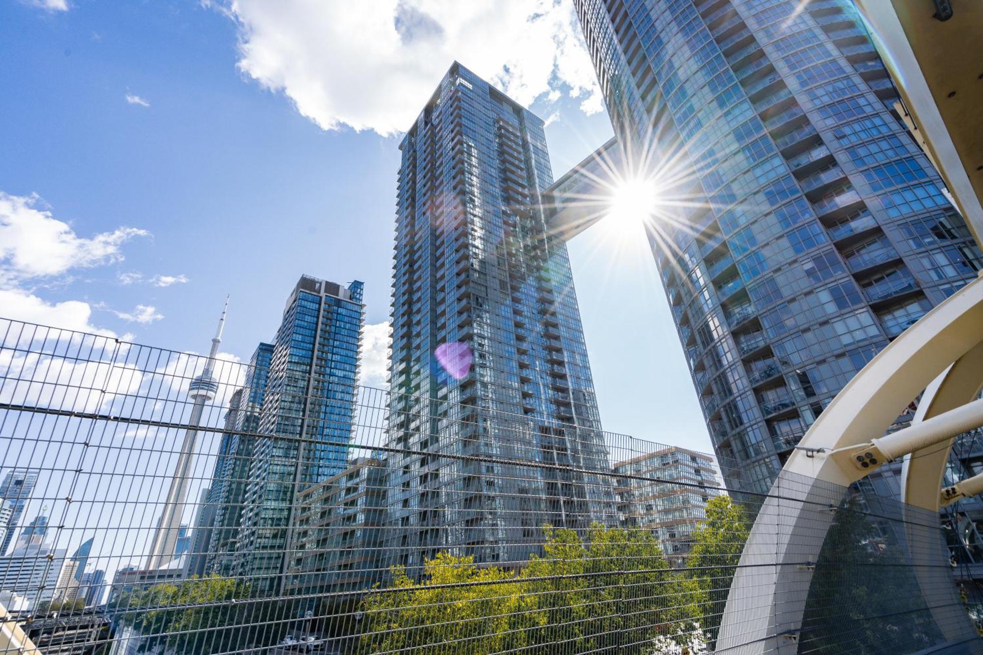 Exquisite Condos By Cn Tower With Parking Toronto Exterior photo