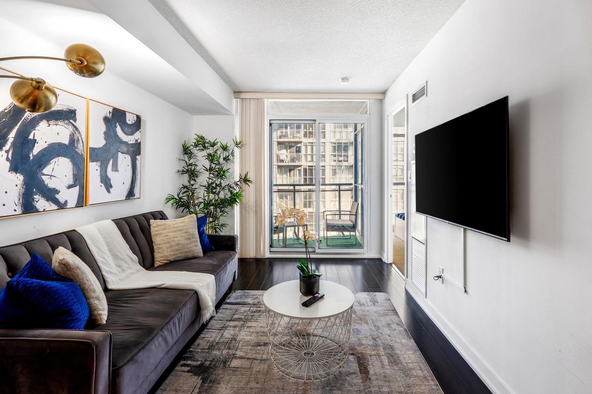 Exquisite Condos By Cn Tower With Parking Toronto Exterior photo